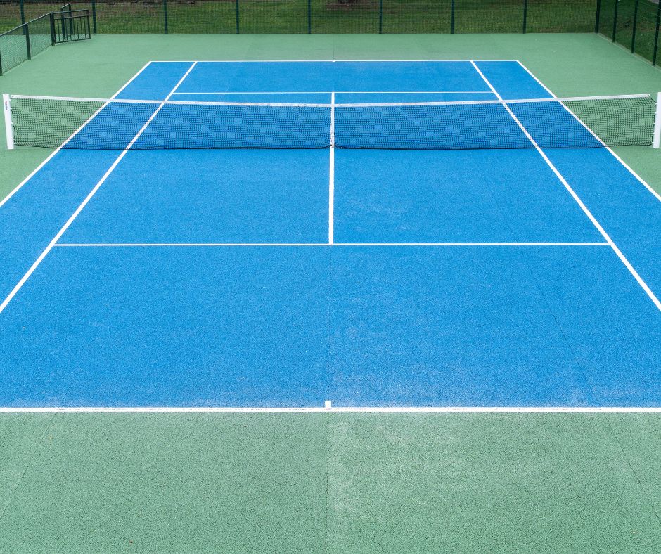 Blue green tennis court Mons